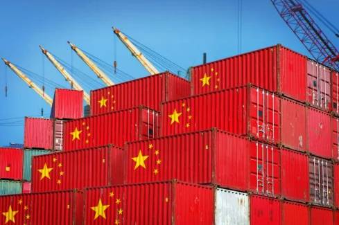 Image of cargo containers with the Chinese flag on them